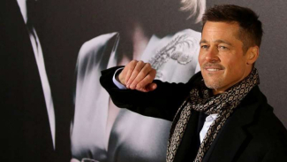 Penampilan Mengejutkan Brad Pitt di Golden Globe 2017