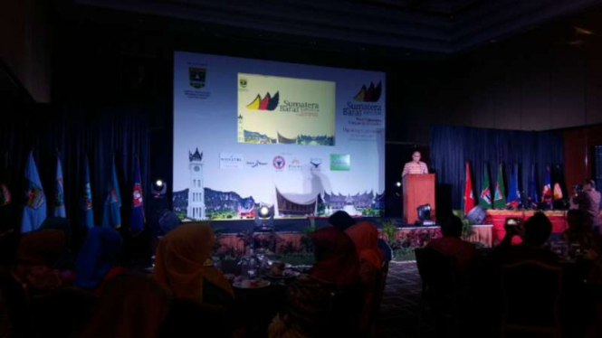 Pembukaan Sumatera Barat Expo 2016 di Kota Bandung Jawa Barat, Kamis (24/11/2016)