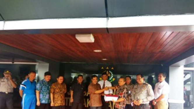 Dirtipidum Bareskrim Polri Brigjen Agus Andrianto serahkan berkas Ahok ke Jaksa