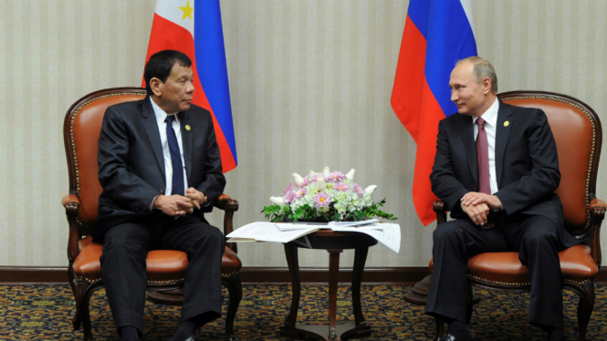 Presiden Filipina Rodrigo Duterte dan Presiden Rusia Vladimir Putin.