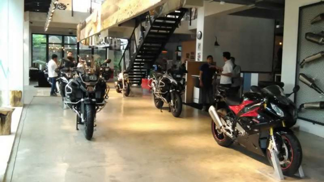 Flagship store BMW Motorrad di Jaksel.