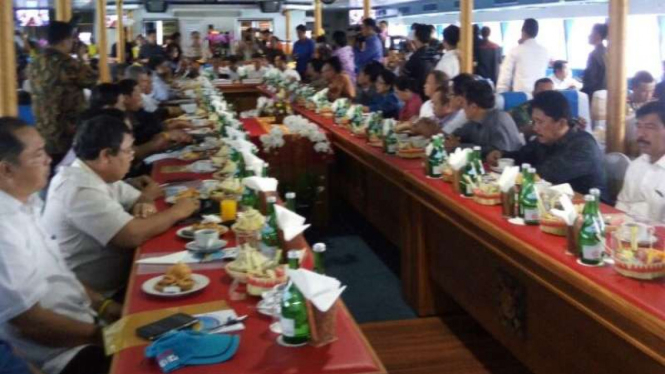 Pertemuan 11 kementerian dengan Pemprov Bali di kapal Cruise.