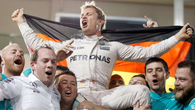 Juara dunia Formula 1 (F1) 2016, Nico Rosberg (atas)