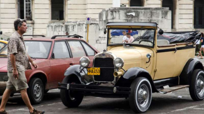 Mobil klasik di Kuba.