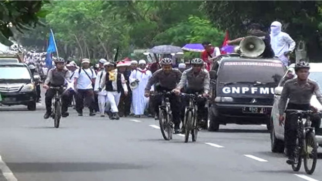 Ribuan umat Muslim di Ciamis longmarch ke Jakarta untuk ikut Aksi 212