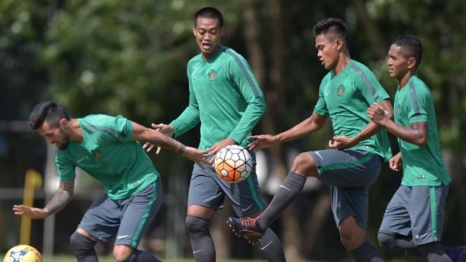 Sesi latihan Timnas Indonesia di Piala AFF 2016