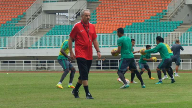 Pelatih Timnas Indonesia, Alfred Riedl.