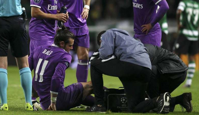 Pemain depan Real Madrid, Gareth Bale (11), mengalami cedera