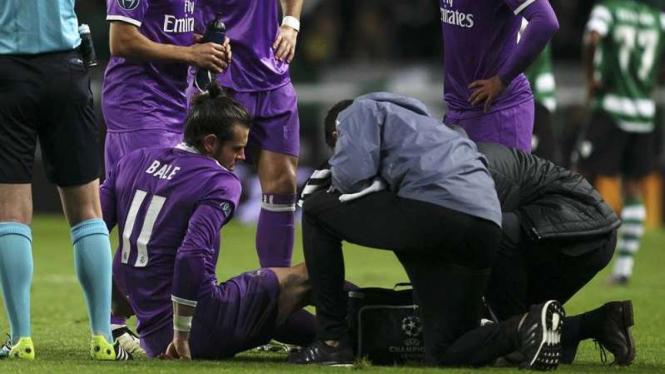 Pemain depan Real Madrid, Gareth Bale (11), mengalami cedera