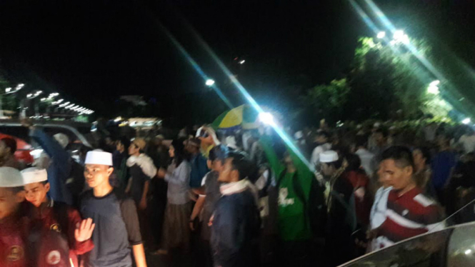 Massa Aksi 212 mulai padati Masjid Istiqlal malam ini.