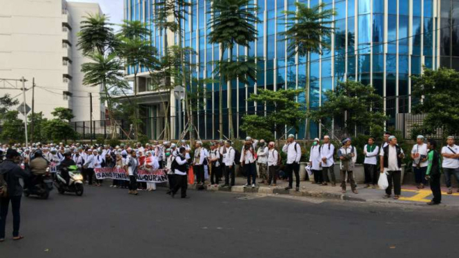 Aksi massa 212 di  sekitar Stasiun Gondangdia, Jakarta beberapa waktu lalu.