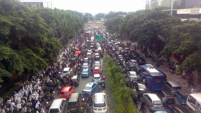 Kemacetan lalu lintas di sekitar wilayah Monas akibat Aksi Damai 212