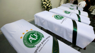 Pekerja Makam Kumpulkan Potongan Tubuh Pemain Chapecoense