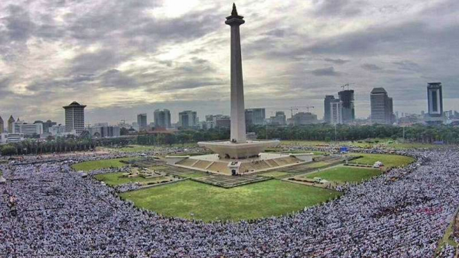 Aksi super damai 212 di Monas, Jakarta Pusat.