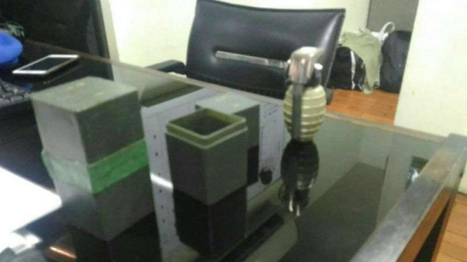Benda mirip granat yang ditemukan  di bandara Soekarno-Hatta