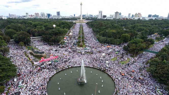 Foto Udara Aksi Damai 212 di Monas.