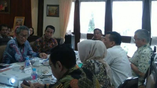 Menteri Koordinator Perekonomian Darmin Nasution di rapat pangan. 