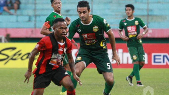 Pertandingan Persipura Jayapura melawan Bhayangkara FC