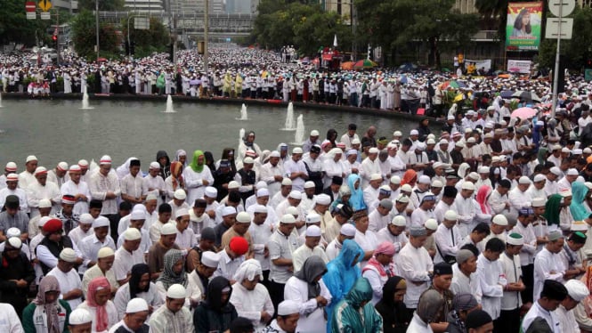 Umat Islam ikut aksi 212