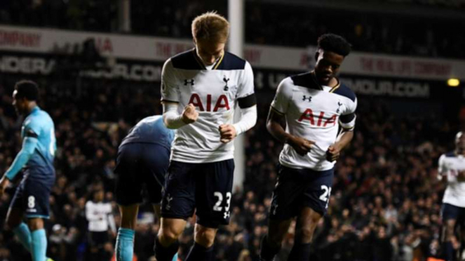Gelandang Tottenham Hotspur, Christian Eriksen rayakan gol