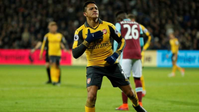 Winger Arsenal, Alexis Sanchez rayakan gol