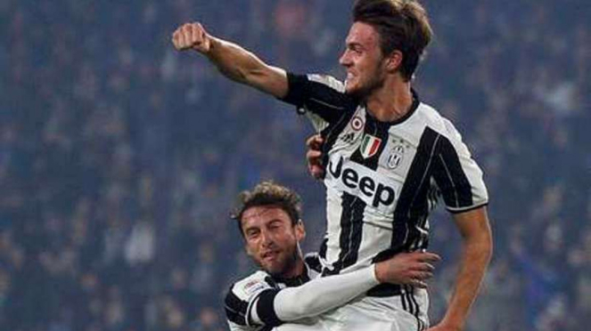 Bek Juventus, Daniele Rugani, rayakan gol.