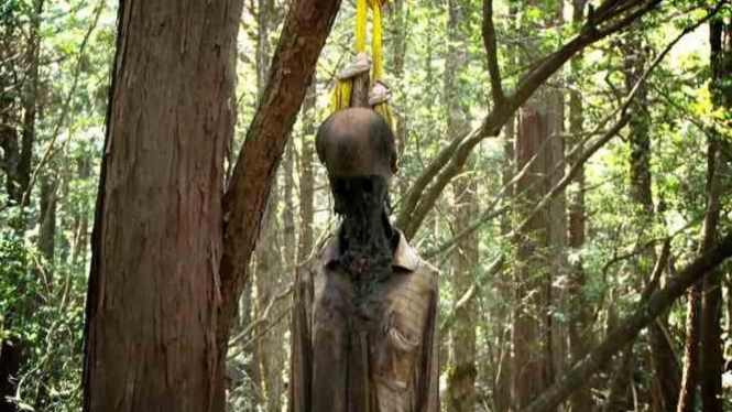 Korban bunuh diri di hutan Aokigahara.