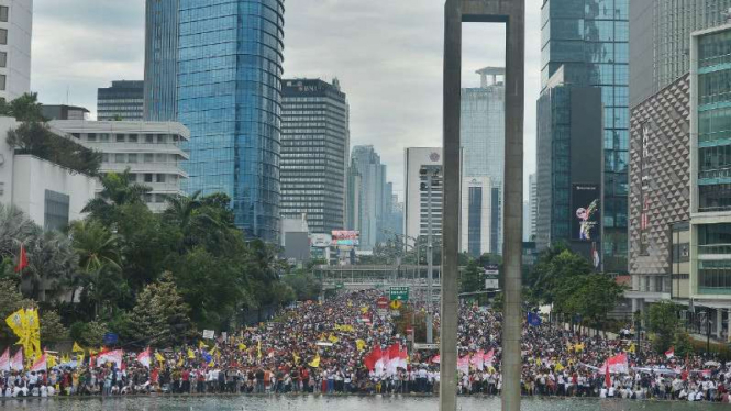 Massa aksi parade Aku Indonesia 412 di Bundaran HI.