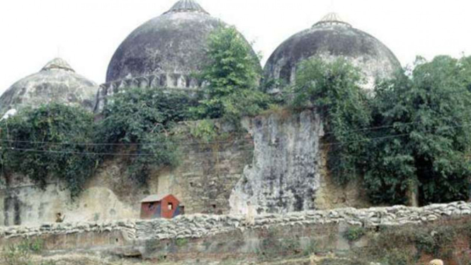 Masjid Babri atau Babur di India.
