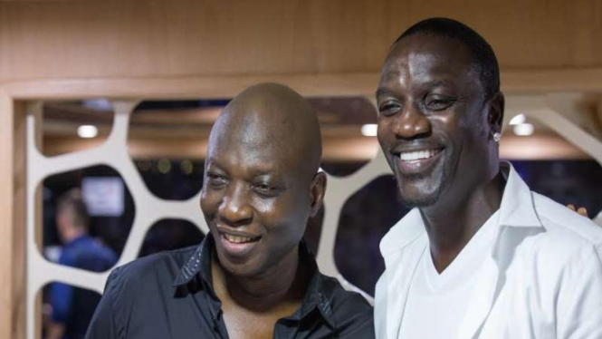 CEO Tulwe, Anthony Karim Adam dan musisi ternama Akon.