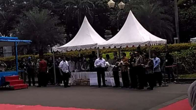 Presiden Joko Widodo bersama Kepala BNN Budi Waseso musnahkan narkoba