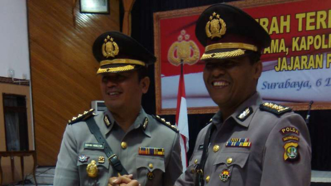 Kabid Humas Polda Metro Jaya, Kombes Pol RP Argo Yuwono, usai sertijab di Mapolda Jatim di Surabaya pada Selasa, 6 Desember 2016.