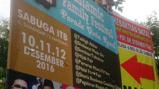 Poster-poster kegiatan keagamaan di Sabuga Bandung