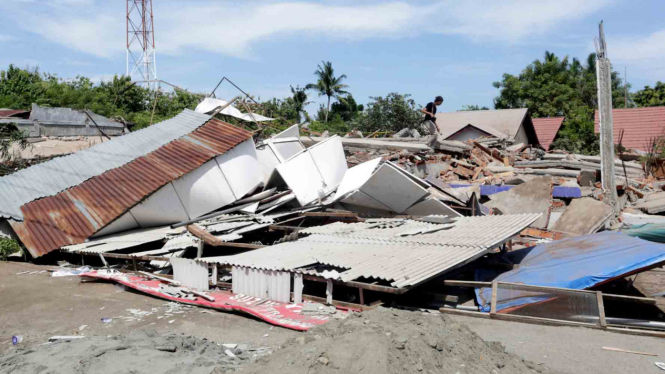 Bangunan di Pidie Jaya, Provinsi Aceh roboh diguncang gempa 6,5 SR.