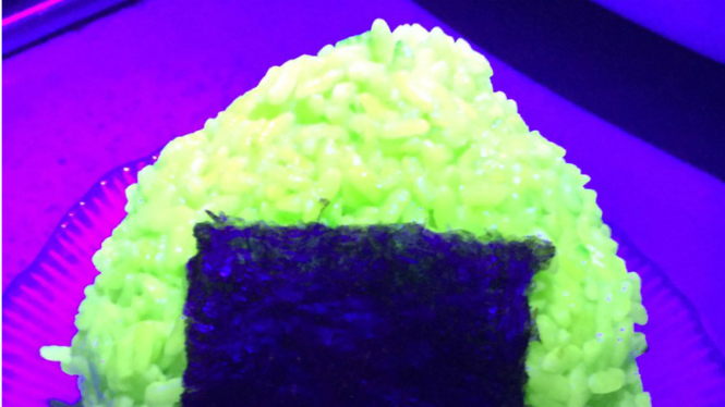 Onigiri yang bisa menyala dalam gelap