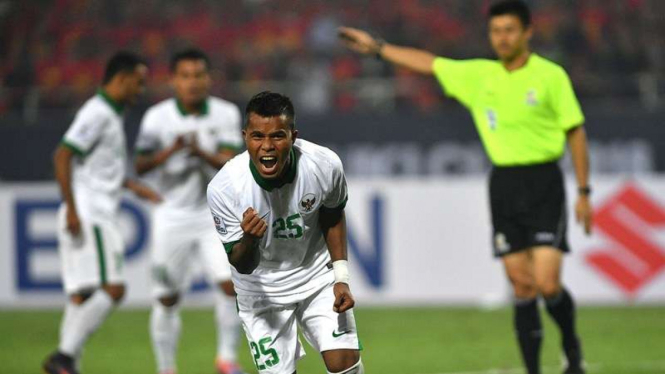 Pemain Timnas Indonesia, Manahati Lestusen, usai cetak gol
