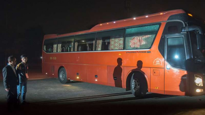 Bus Timnas Indonesia yang dilempari oknum suporter Vietnam.