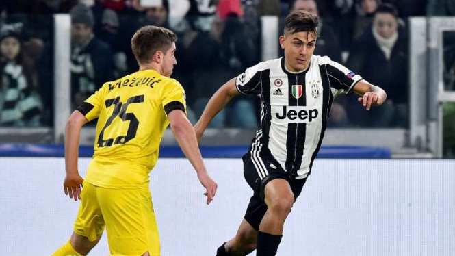 Penyerang Juventus, Paulo Dybala (kanan)