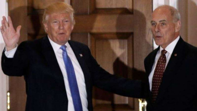 Presiden AS terpilih Donald Trump (kiri) bersama John Kelly.