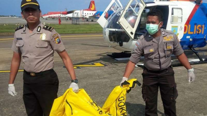 Jenazah korban pesawat jatuh di Kepulauan Riau.