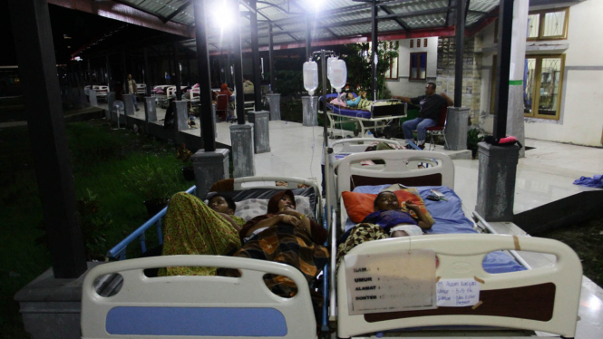 Overload, Pasien Korban Gempa Dirawat di Lorong RSUD Pidie Jaya.