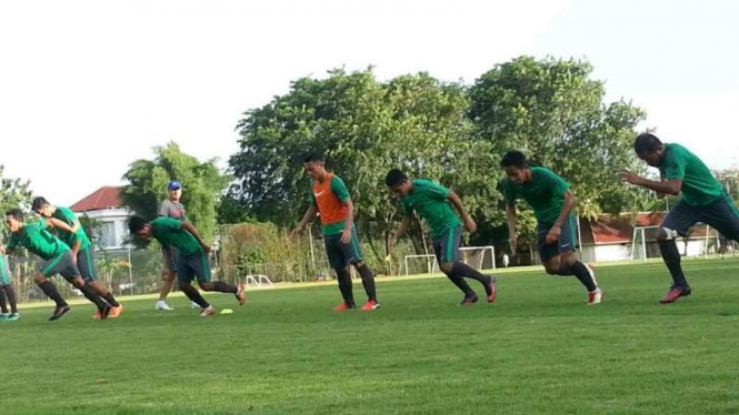 Latihan tim nasional Indonesia di Lapangan Sekolah Pelita Harapan, Karawaci