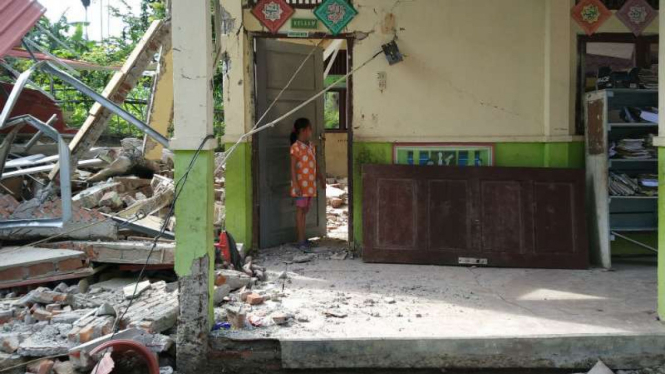 Madrasah Ibtidaiyah Negeri (MIN) Paru, Pidie Jaya, Aceh rusak akibat gempa.