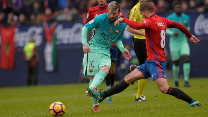 Penyerang Barcelona, Lionel Messi di pertandingan melawan Osasuna