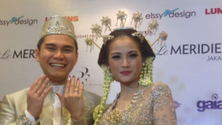 Foto Bulan Madu Acha Septriasa Jadi Sorotan