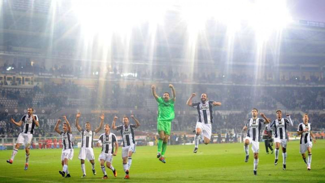 Pemain Juventus merayakan kemenagan atas Torino