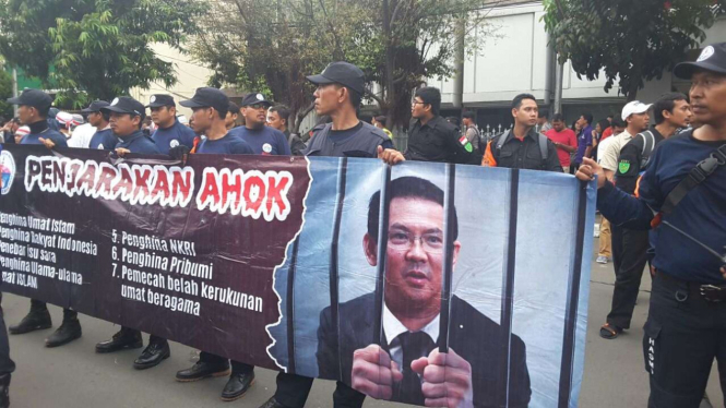 Demo Ahok di depan Pengadilan Negeri Jakarta Utara