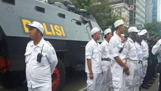 Mobil Barracuda bersiaga di depan PN Jakarta Utara