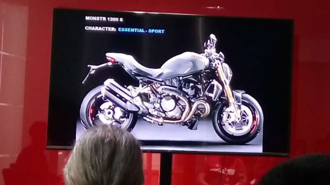 Ducati Monster 1200S terbaru yang akan meluncur di Indonesia.