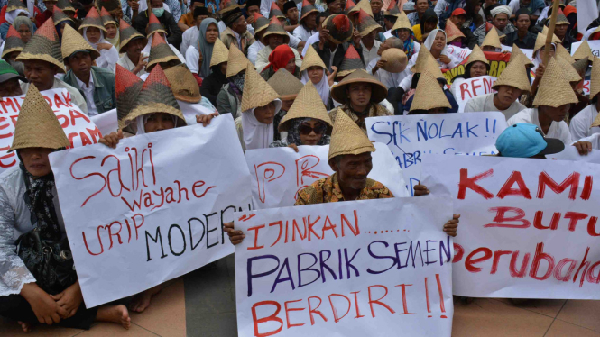 Demo pendukung Pabrik Semen Rembang.